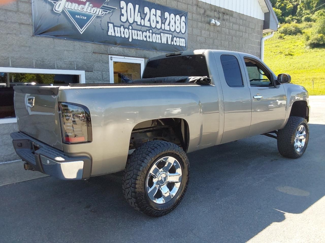 Chevrolet Silverado 1500 4WD Ext Cab 143.5" LT 2013