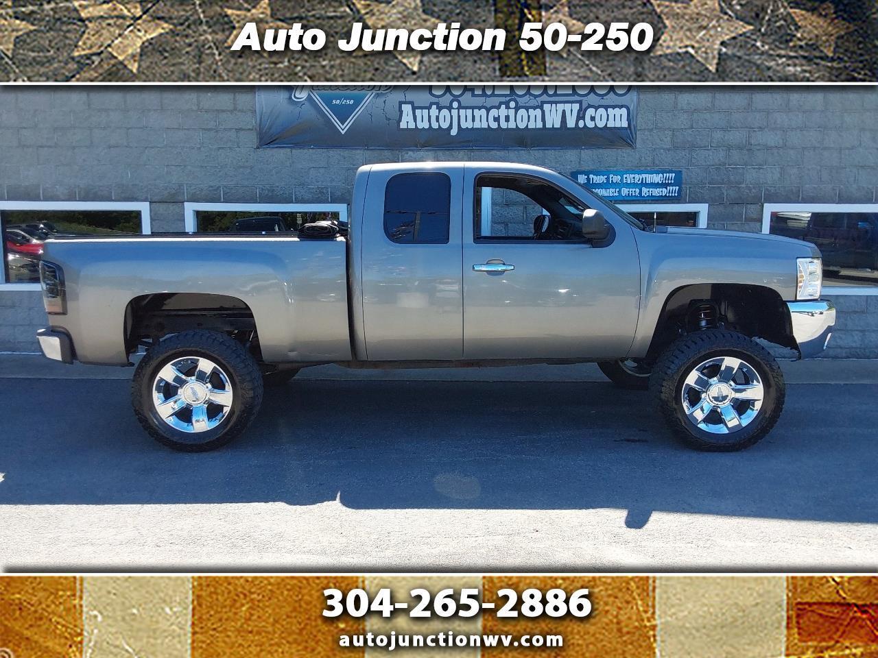 Chevrolet Silverado 1500 4WD Ext Cab 143.5" LT 2013