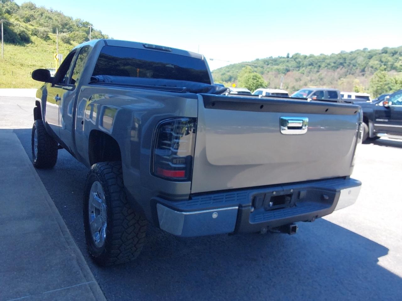 Chevrolet Silverado 1500 4WD Ext Cab 143.5" LT 2013