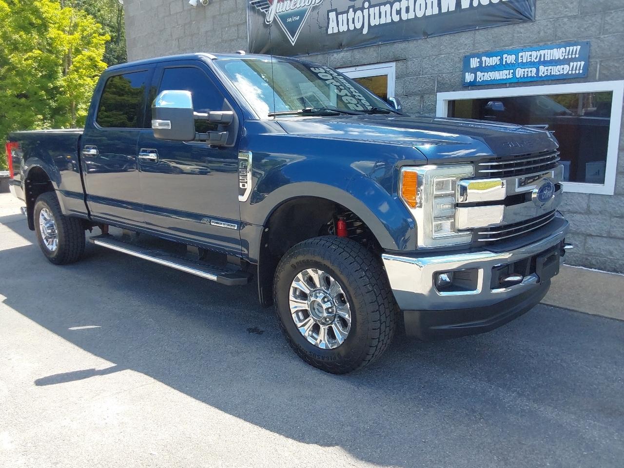 Ford Super Duty F-350 SRW 4WD Crew Cab 172" Lariat 2017