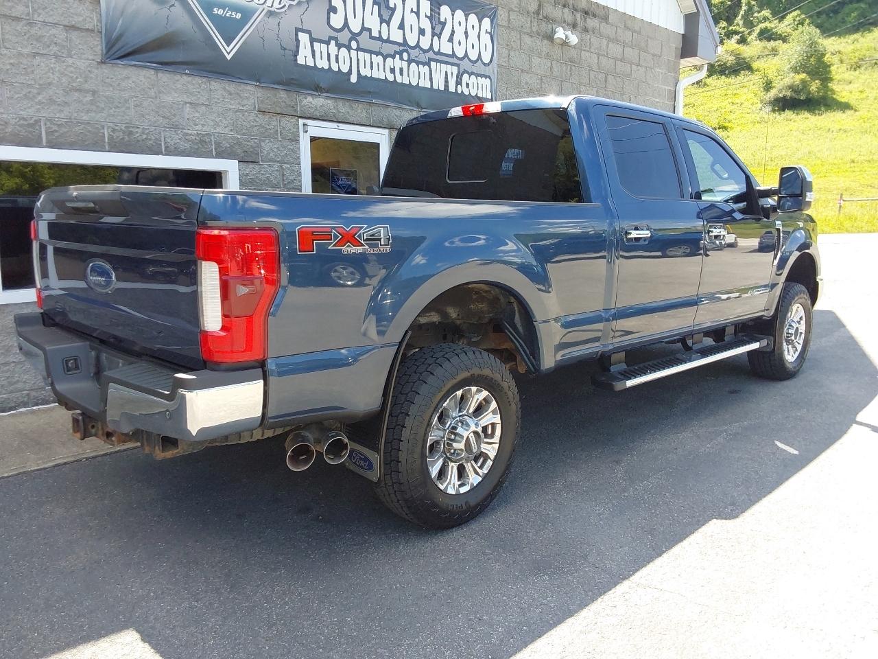 Ford Super Duty F-350 SRW 4WD Crew Cab 172" Lariat 2017