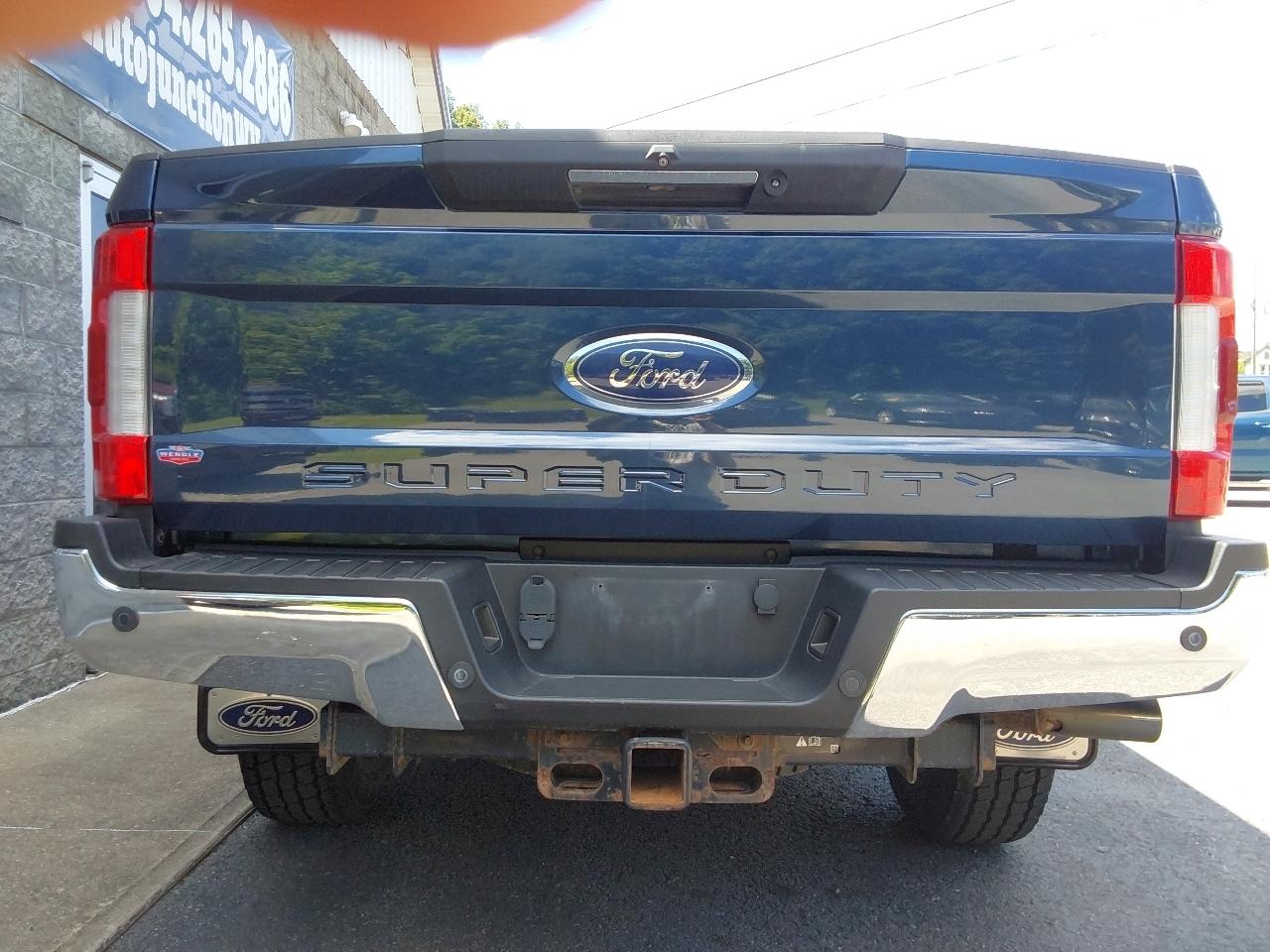 Ford Super Duty F-350 SRW 4WD Crew Cab 172" Lariat 2017