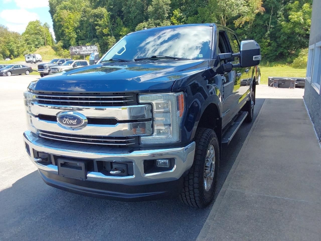 Ford Super Duty F-350 SRW 4WD Crew Cab 172" Lariat 2017
