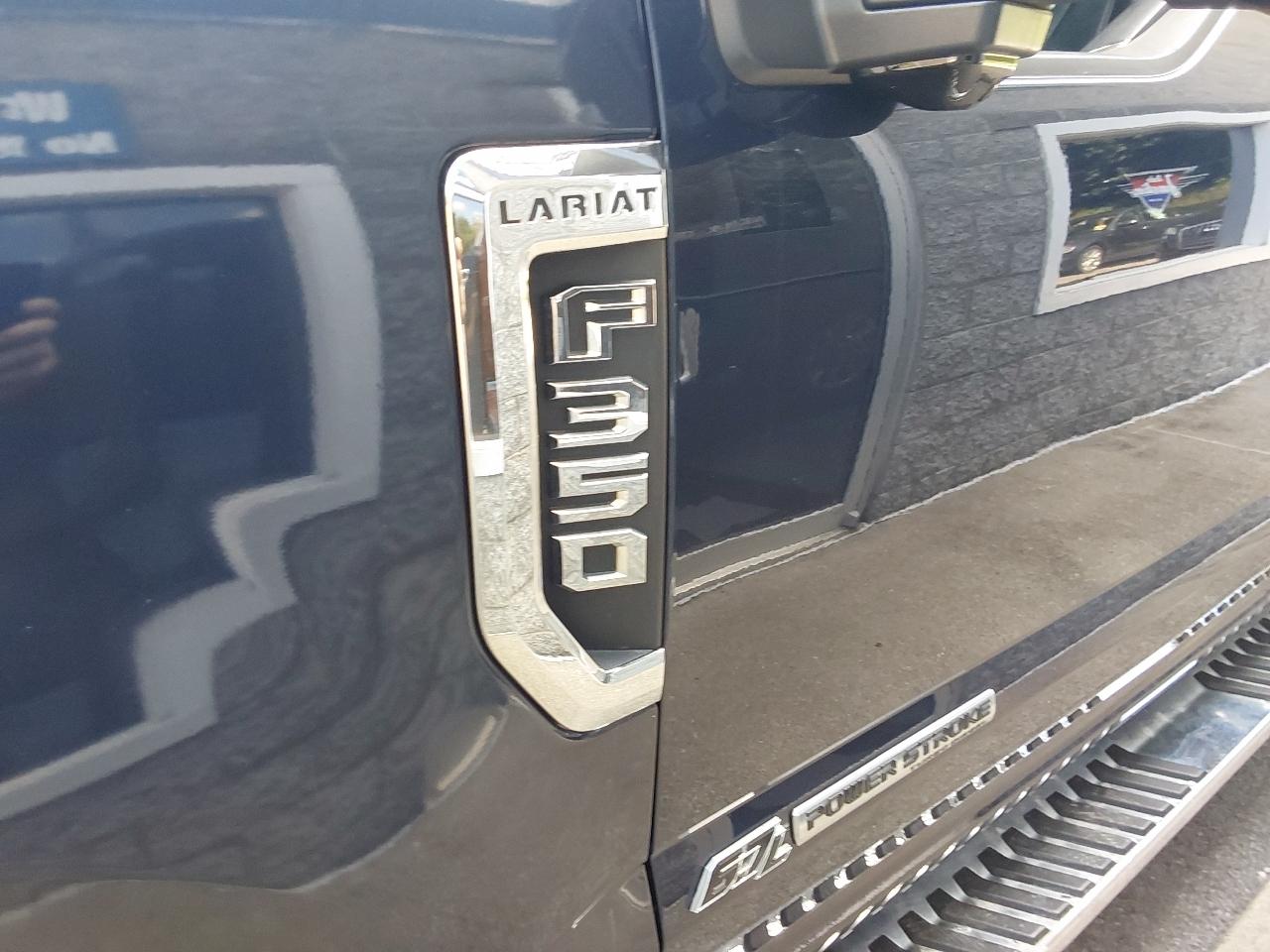 Ford Super Duty F-350 SRW 4WD Crew Cab 172" Lariat 2017