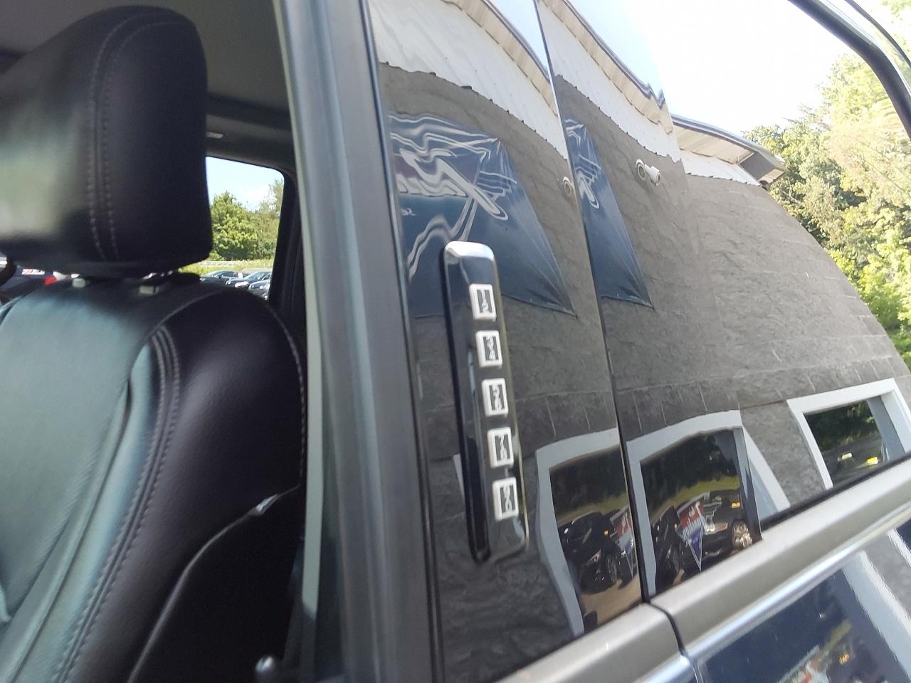 Ford Super Duty F-350 SRW 4WD Crew Cab 172" Lariat 2017