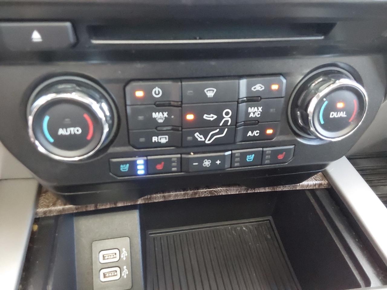 Ford Super Duty F-350 SRW 4WD Crew Cab 172" Lariat 2017