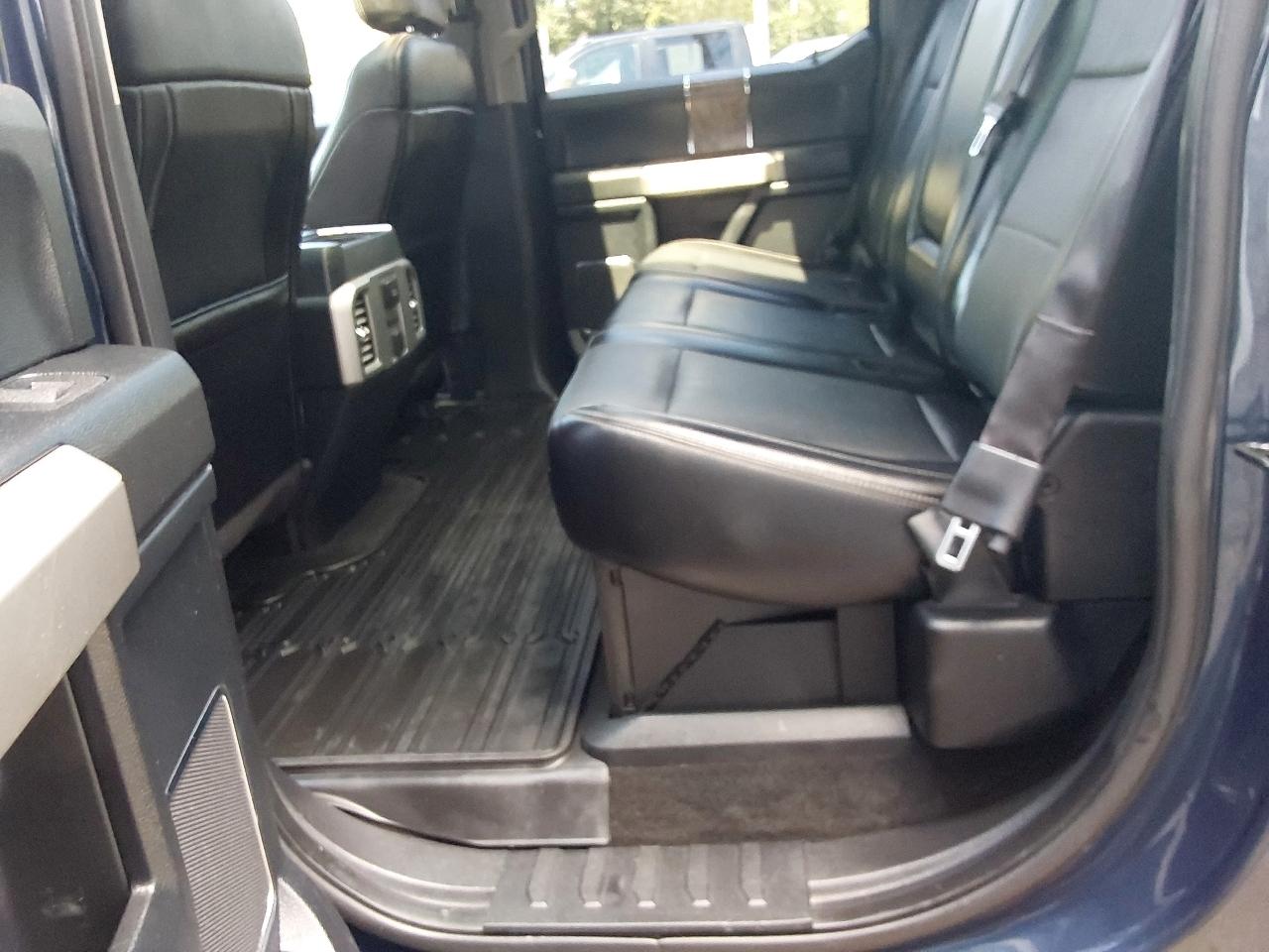 Ford Super Duty F-350 SRW 4WD Crew Cab 172" Lariat 2017