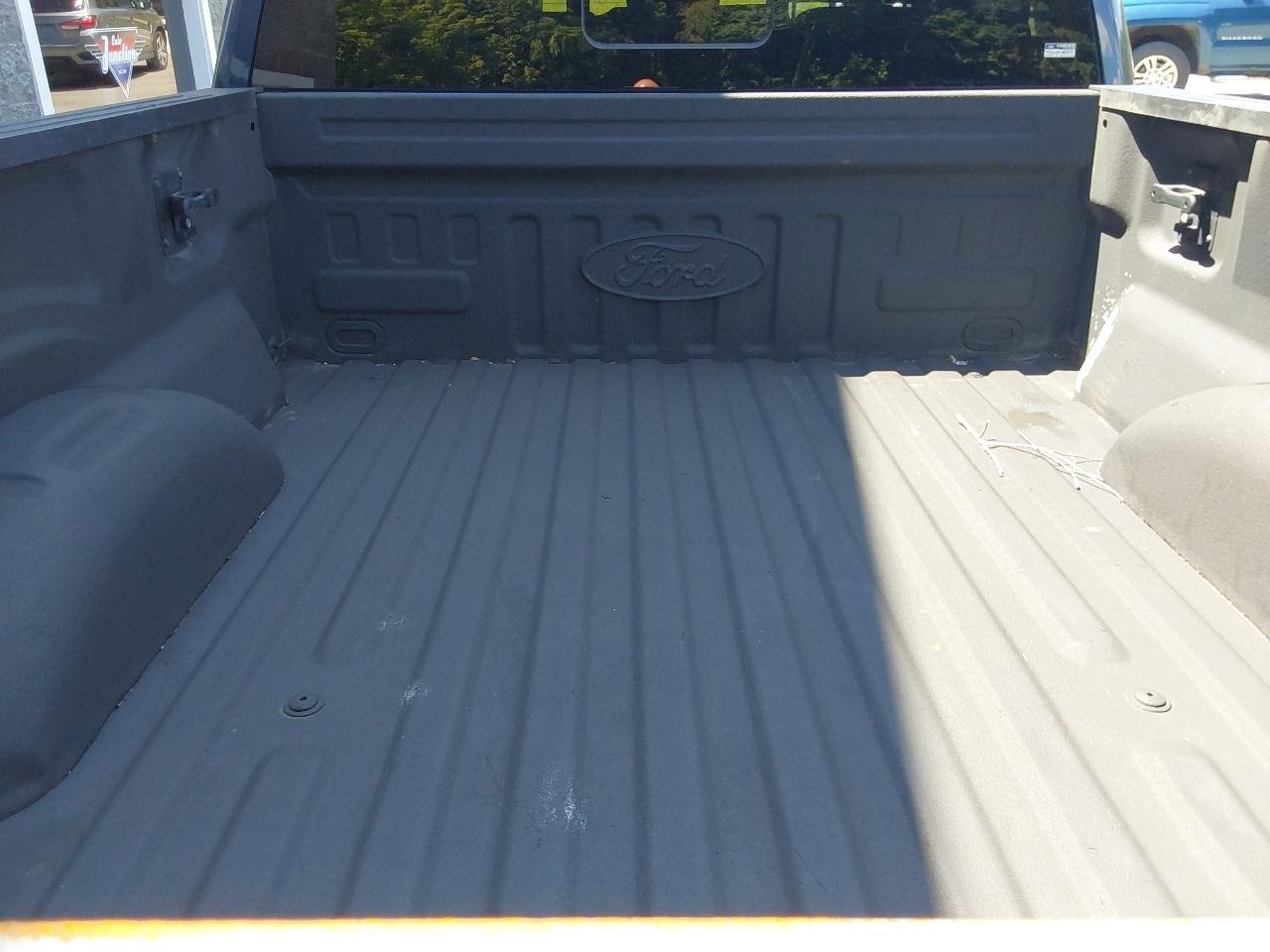 Ford F-150 4WD SuperCrew 157" Lariat w/HD Payload Pkg 2015