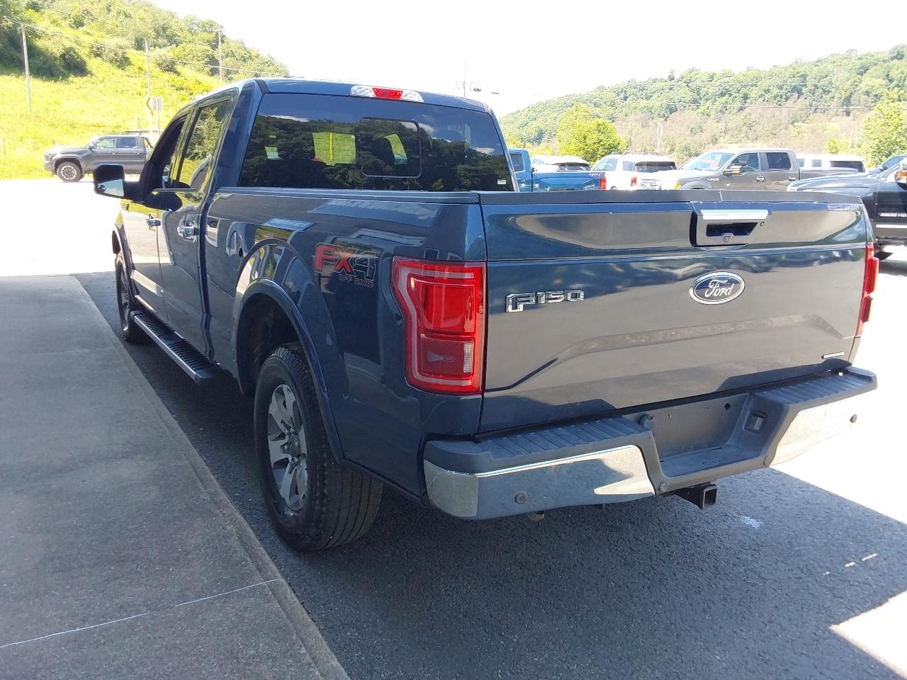 Ford F-150 4WD SuperCrew 157" Lariat w/HD Payload Pkg 2015