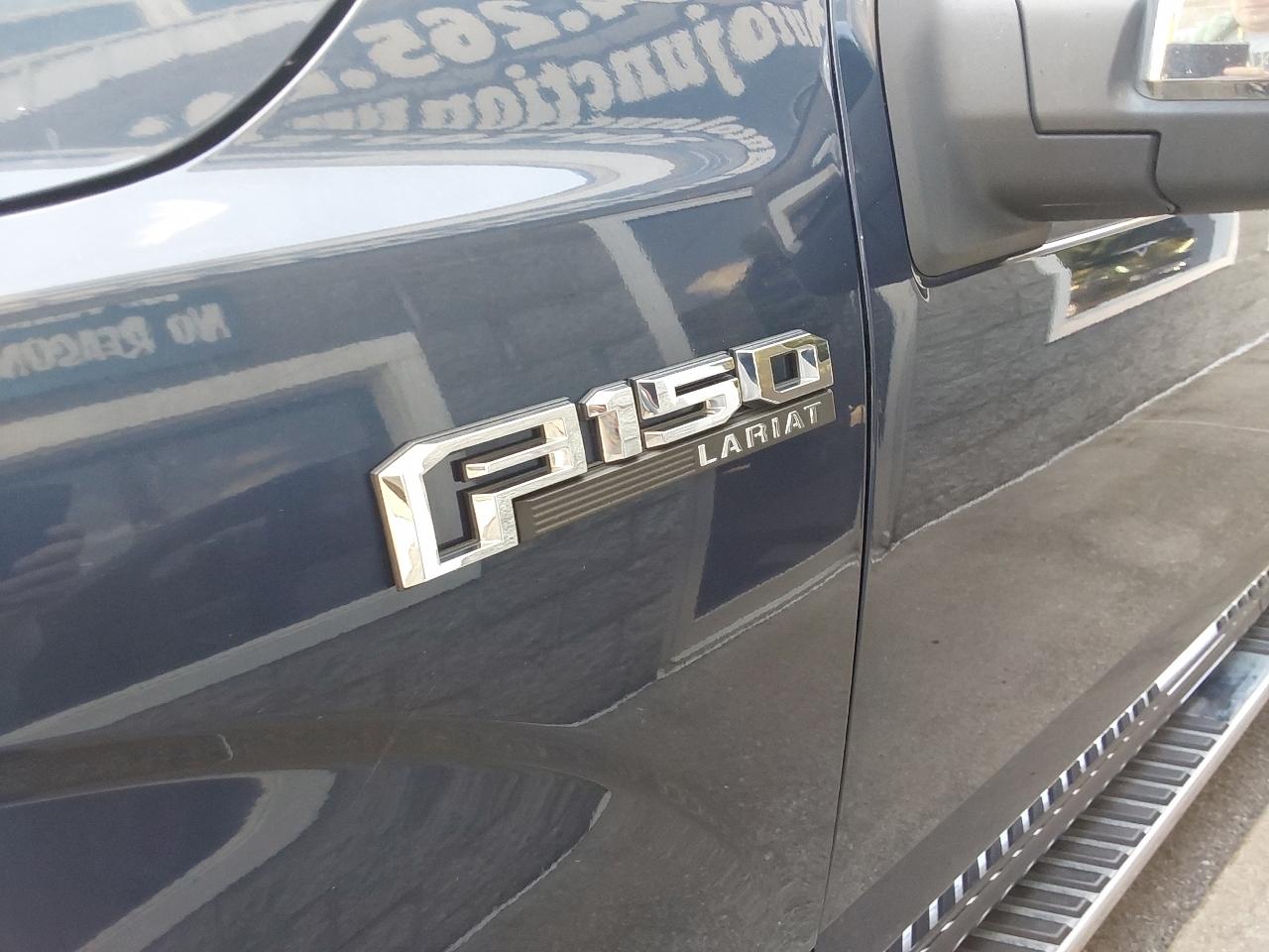Ford F-150 4WD SuperCrew 157" Lariat w/HD Payload Pkg 2015