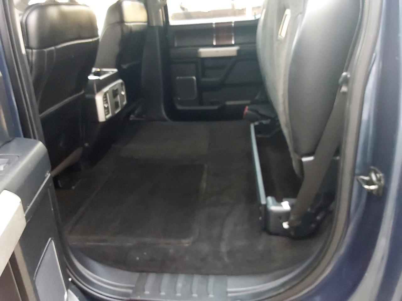 Ford F-150 4WD SuperCrew 157" Lariat w/HD Payload Pkg 2015