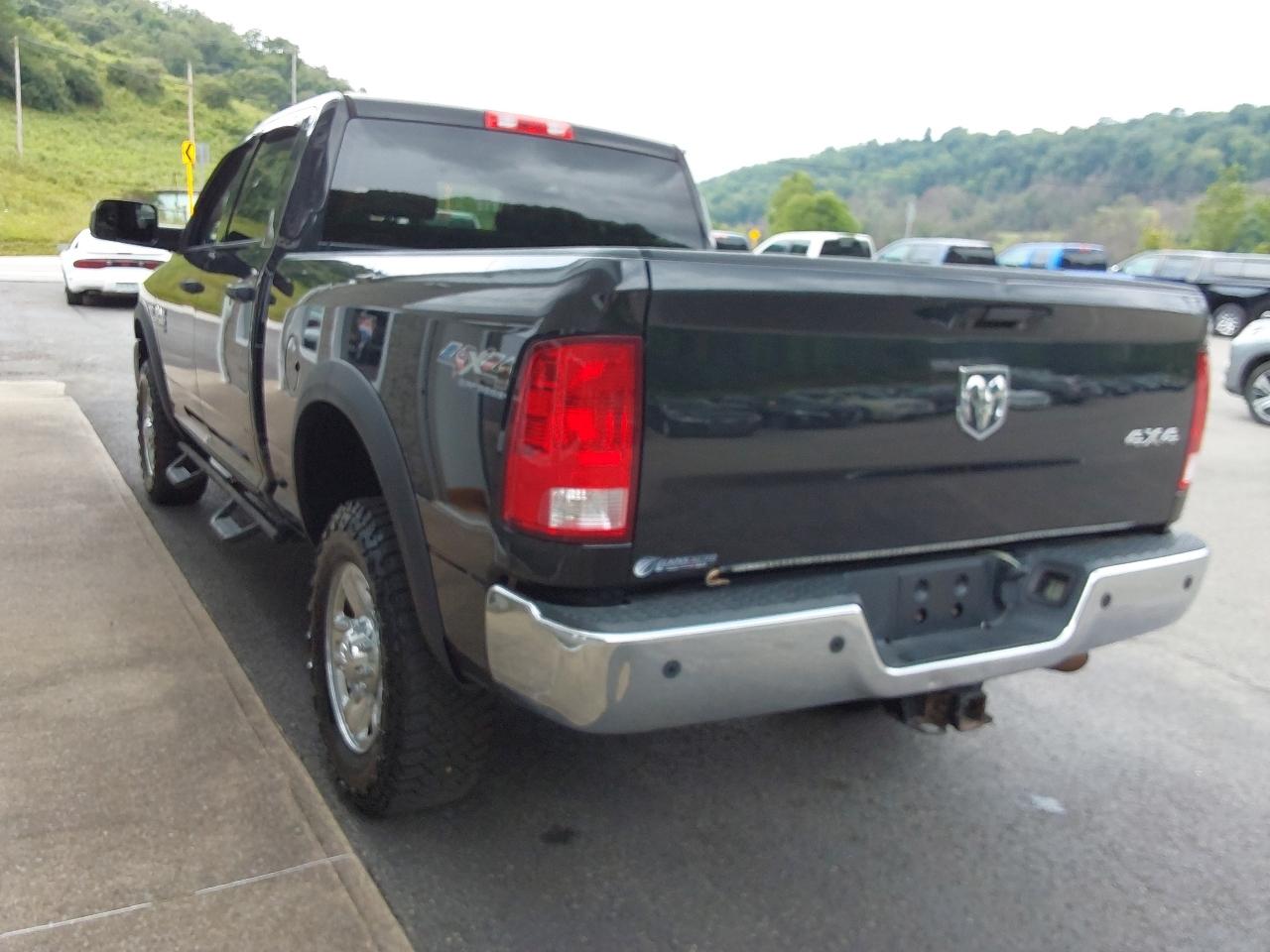 RAM 2500 Tradesman 4x4 Crew Cab 6'4" Box 2017