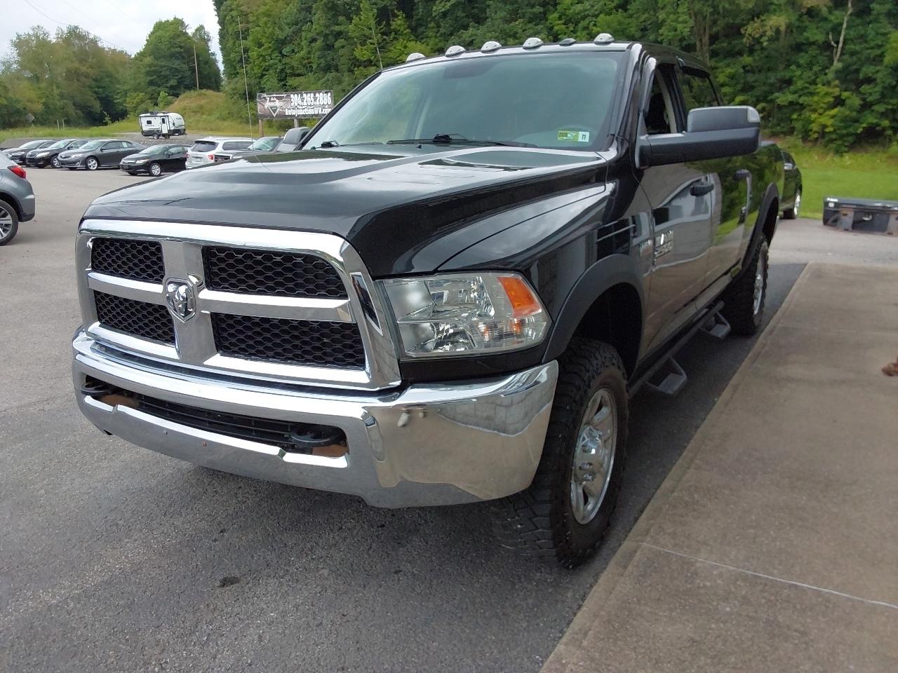 RAM 2500 Tradesman 4x4 Crew Cab 6'4" Box 2017