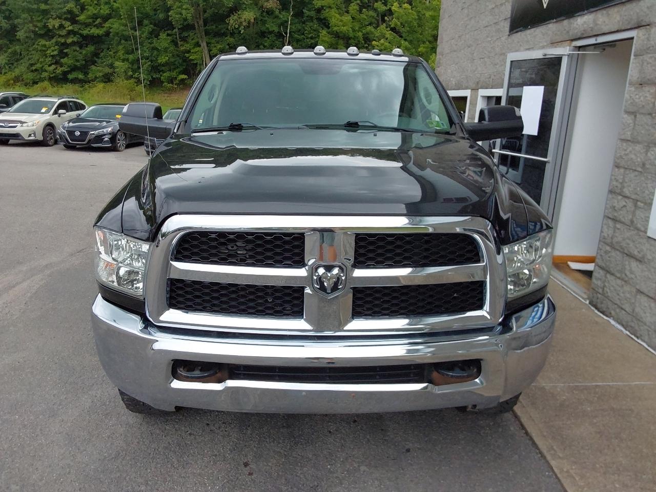RAM 2500 Tradesman 4x4 Crew Cab 6'4" Box 2017