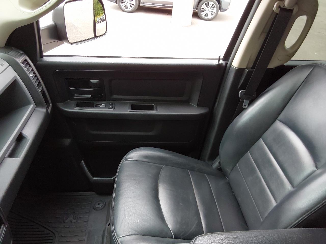 RAM 2500 Tradesman 4x4 Crew Cab 6'4" Box 2017
