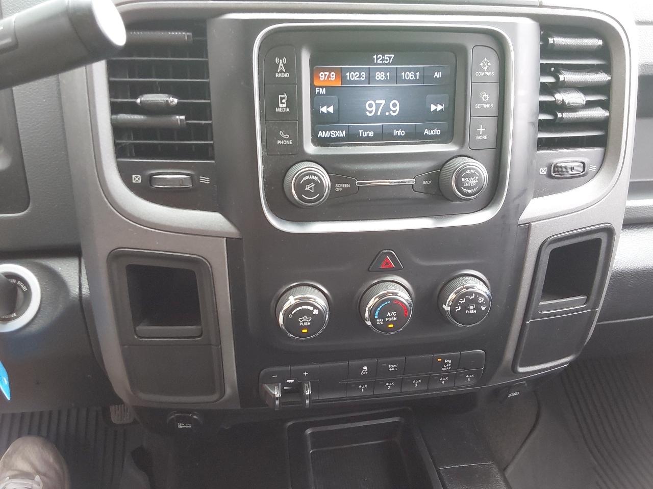 RAM 2500 Tradesman 4x4 Crew Cab 6'4" Box 2017