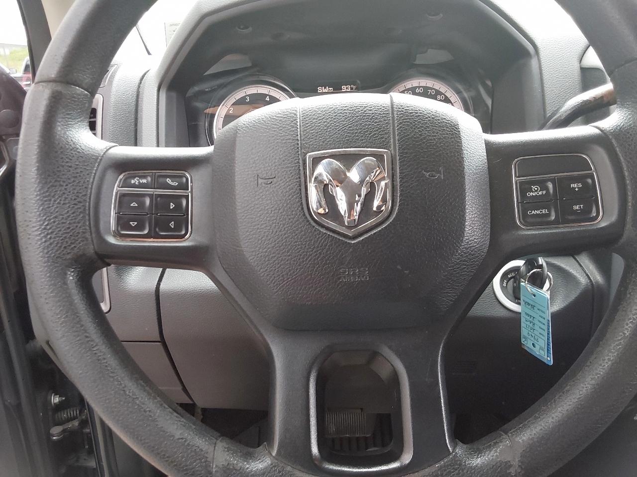 RAM 2500 Tradesman 4x4 Crew Cab 6'4" Box 2017