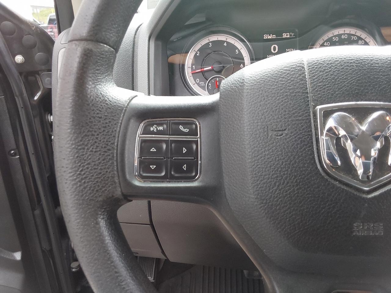 RAM 2500 Tradesman 4x4 Crew Cab 6'4" Box 2017