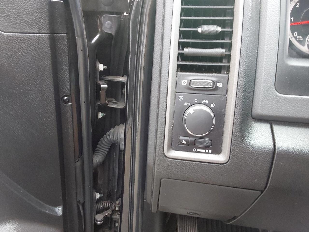 RAM 2500 Tradesman 4x4 Crew Cab 6'4" Box 2017