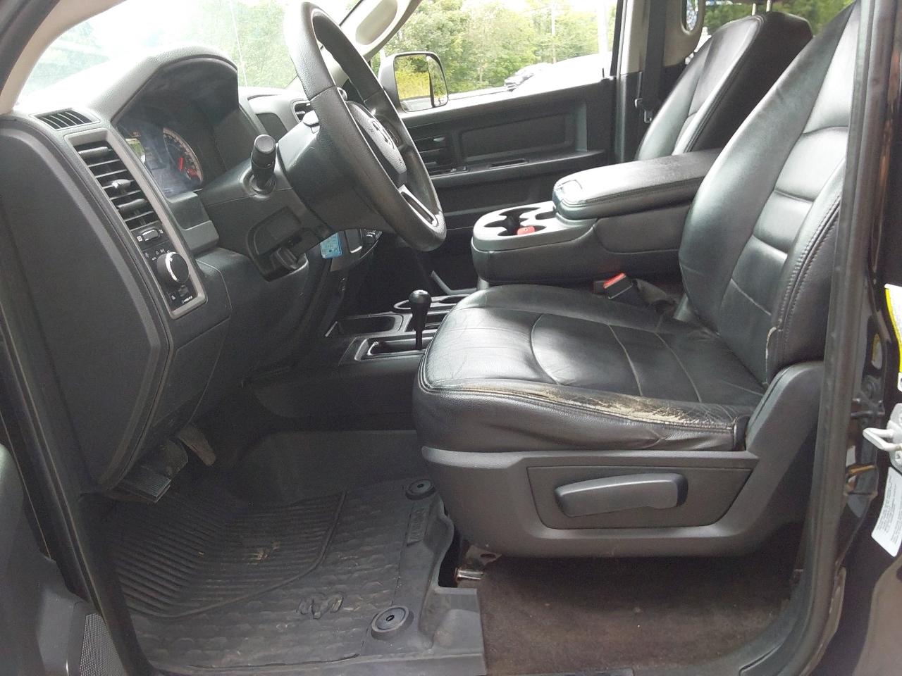 RAM 2500 Tradesman 4x4 Crew Cab 6'4" Box 2017
