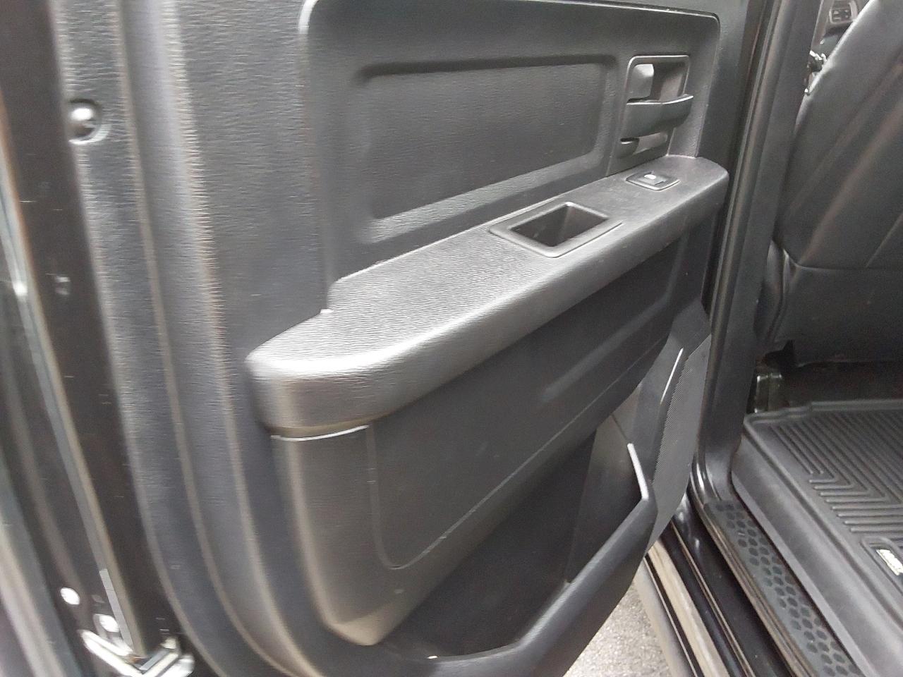 RAM 2500 Tradesman 4x4 Crew Cab 6'4" Box 2017
