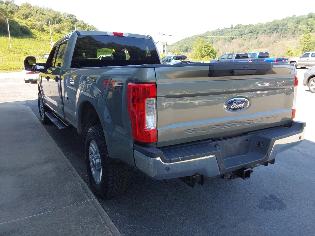 Ford Super Duty F-250 SRW XLT 4WD SuperCab 8' Box 2019