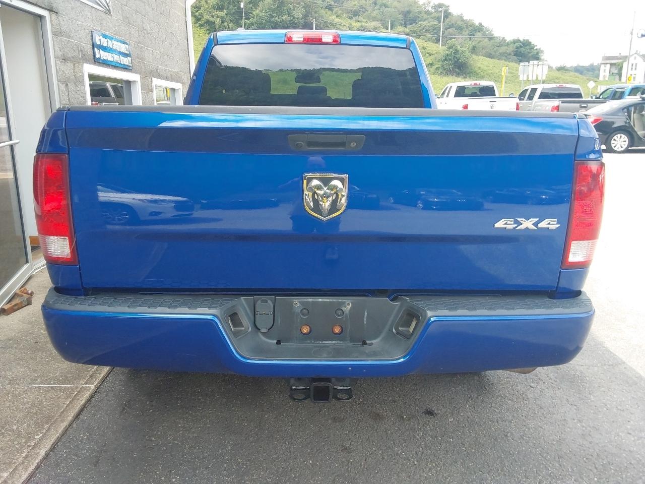 RAM 1500 Express 4x4 Quad Cab 6'4" Box 2018