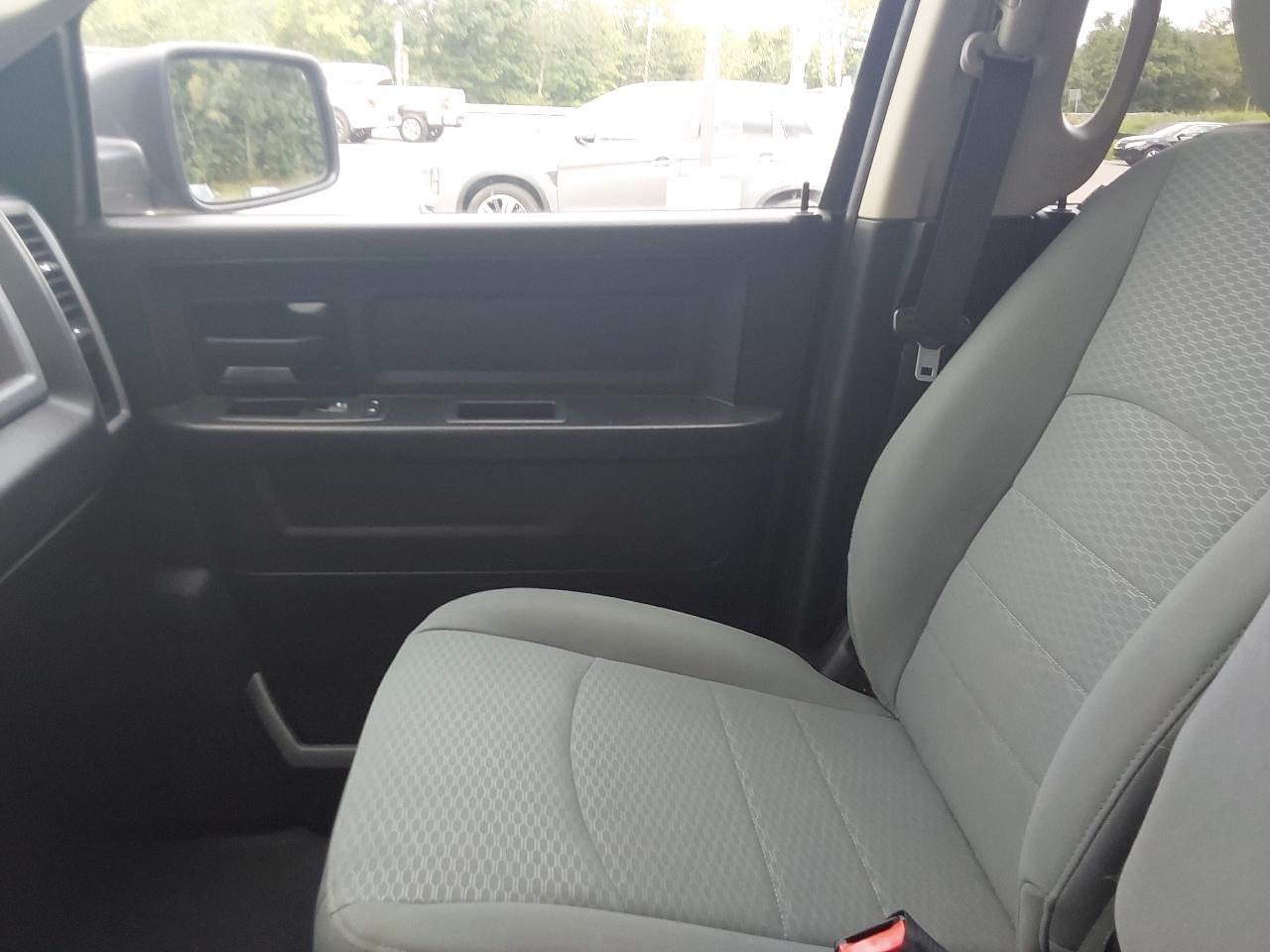 RAM 1500 Express 4x4 Quad Cab 6'4" Box 2018