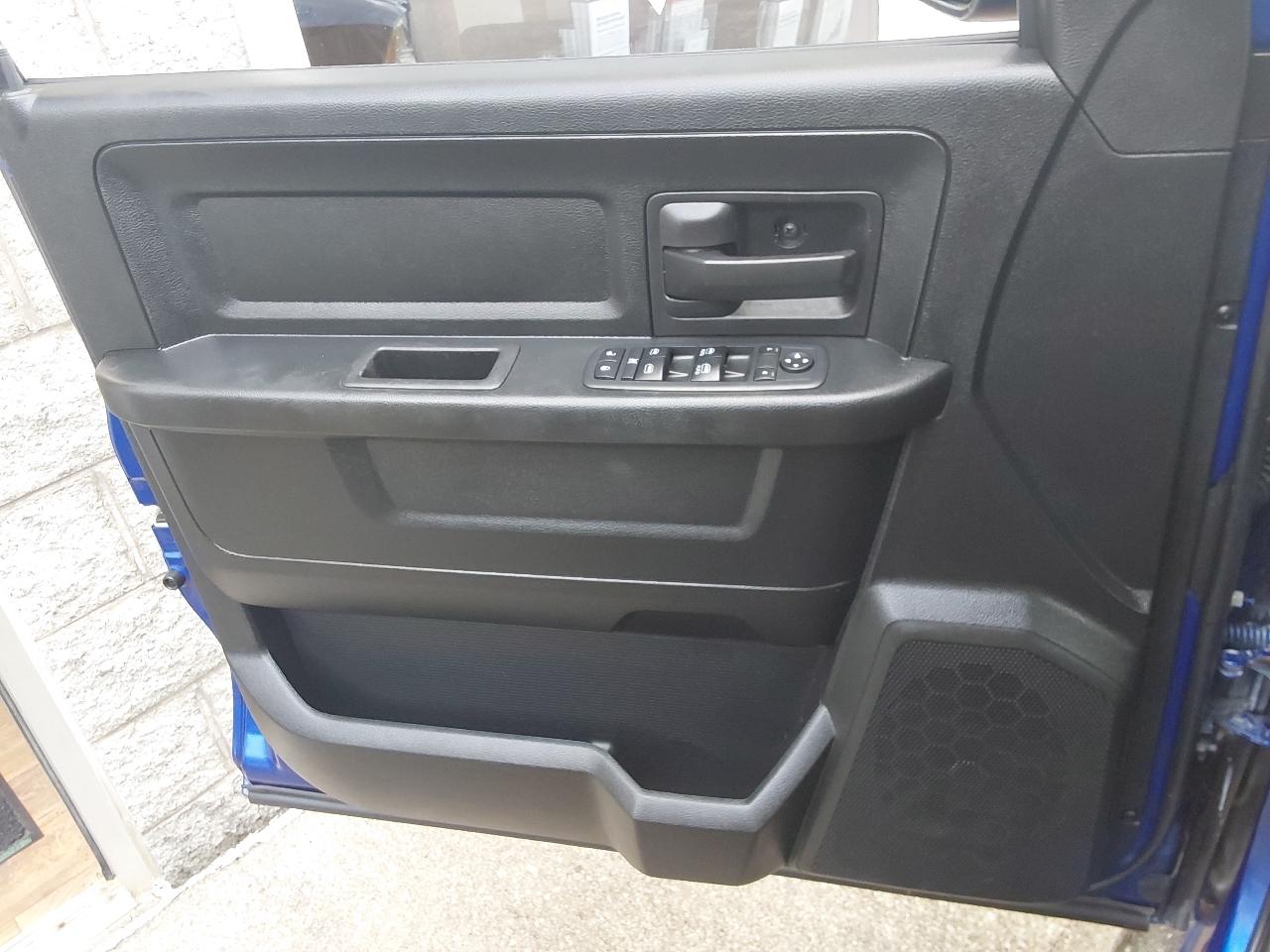 RAM 1500 Express 4x4 Quad Cab 6'4" Box 2018