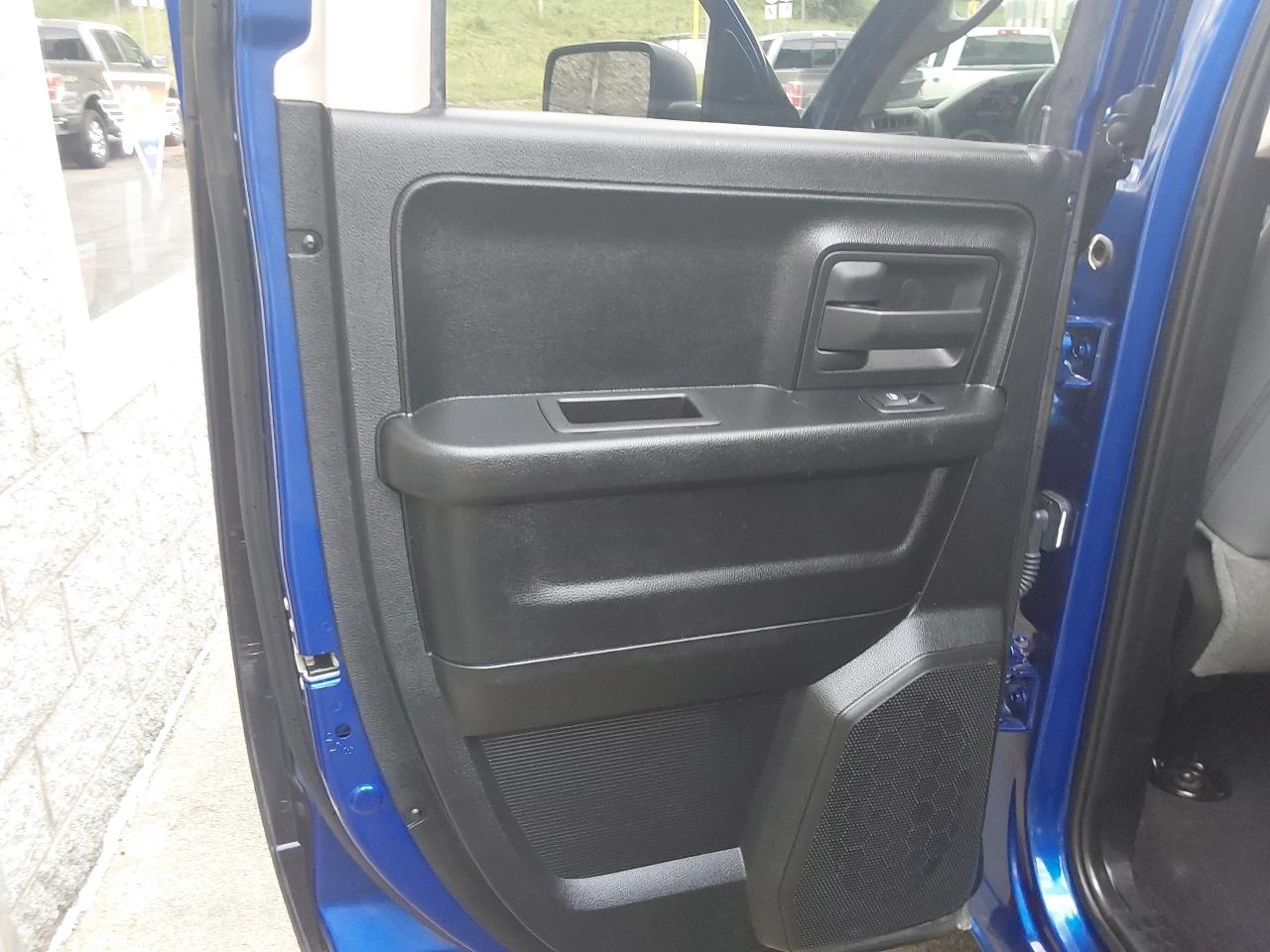 RAM 1500 Express 4x4 Quad Cab 6'4" Box 2018