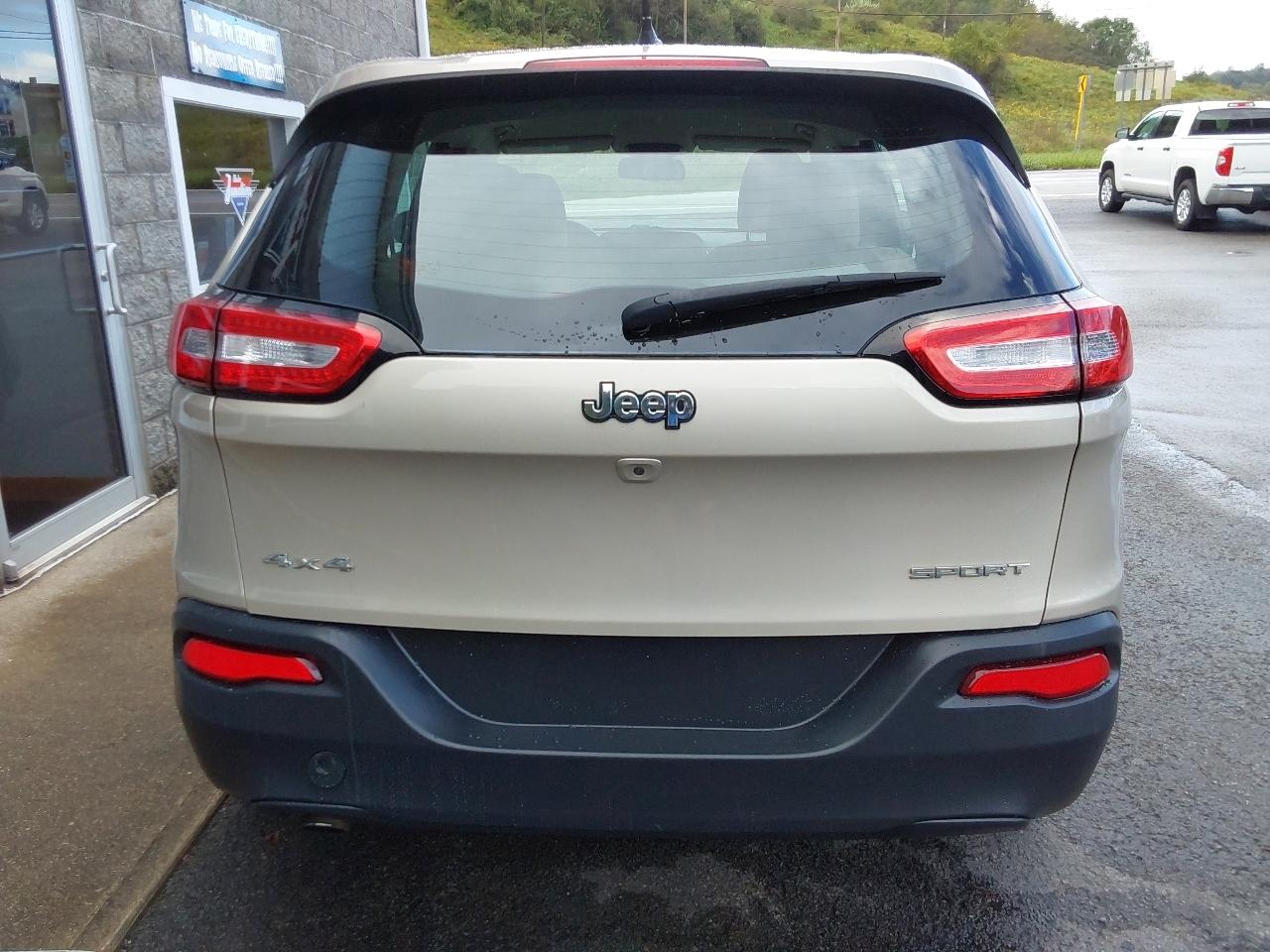 Jeep Cherokee 4WD 4dr Sport 2015