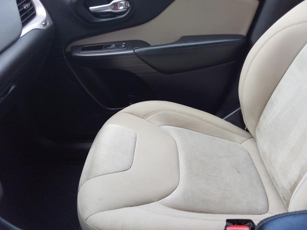 Jeep Cherokee 4WD 4dr Sport 2015