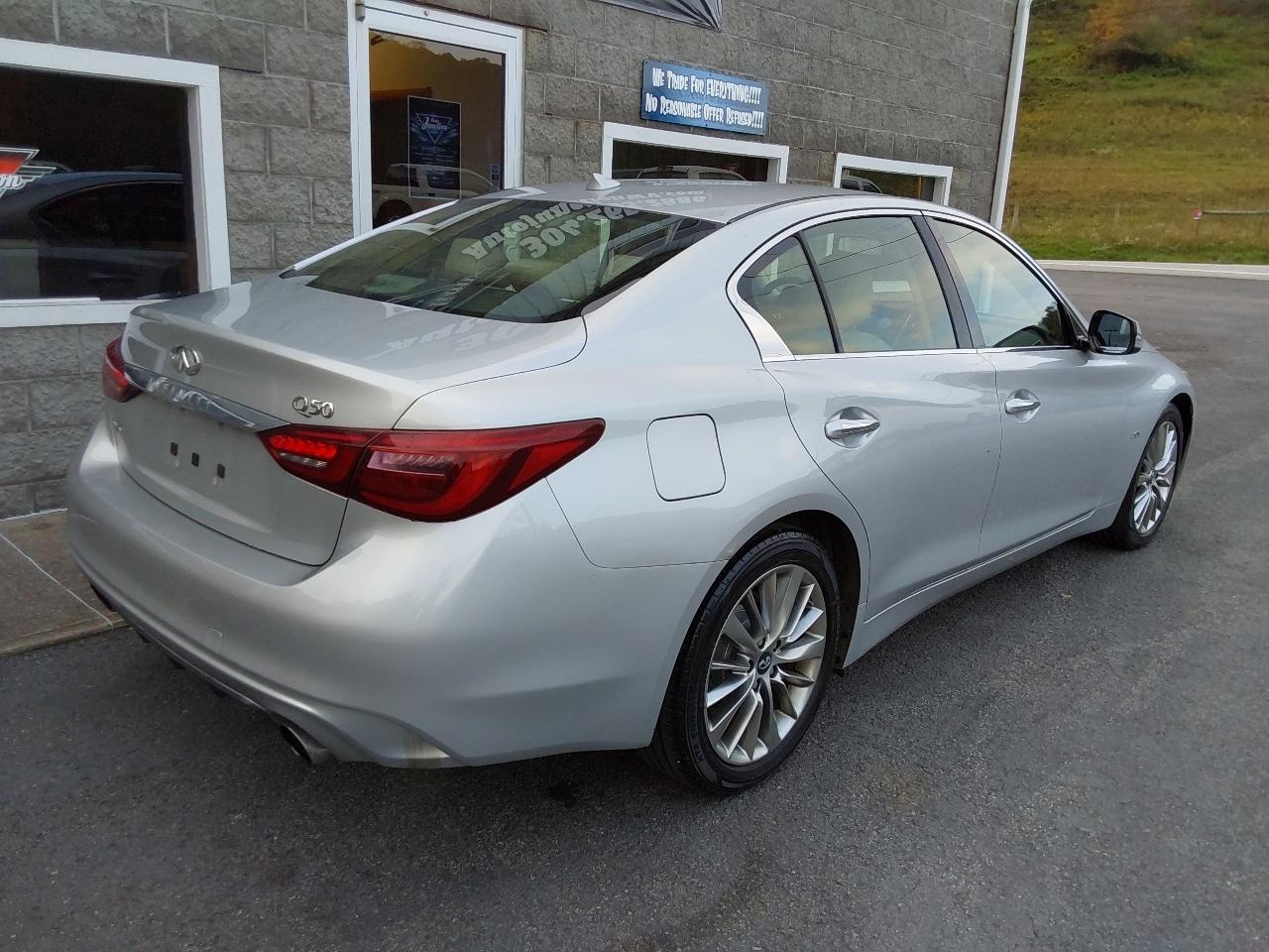 Infiniti Q50 3.0t LUXE AWD 2018