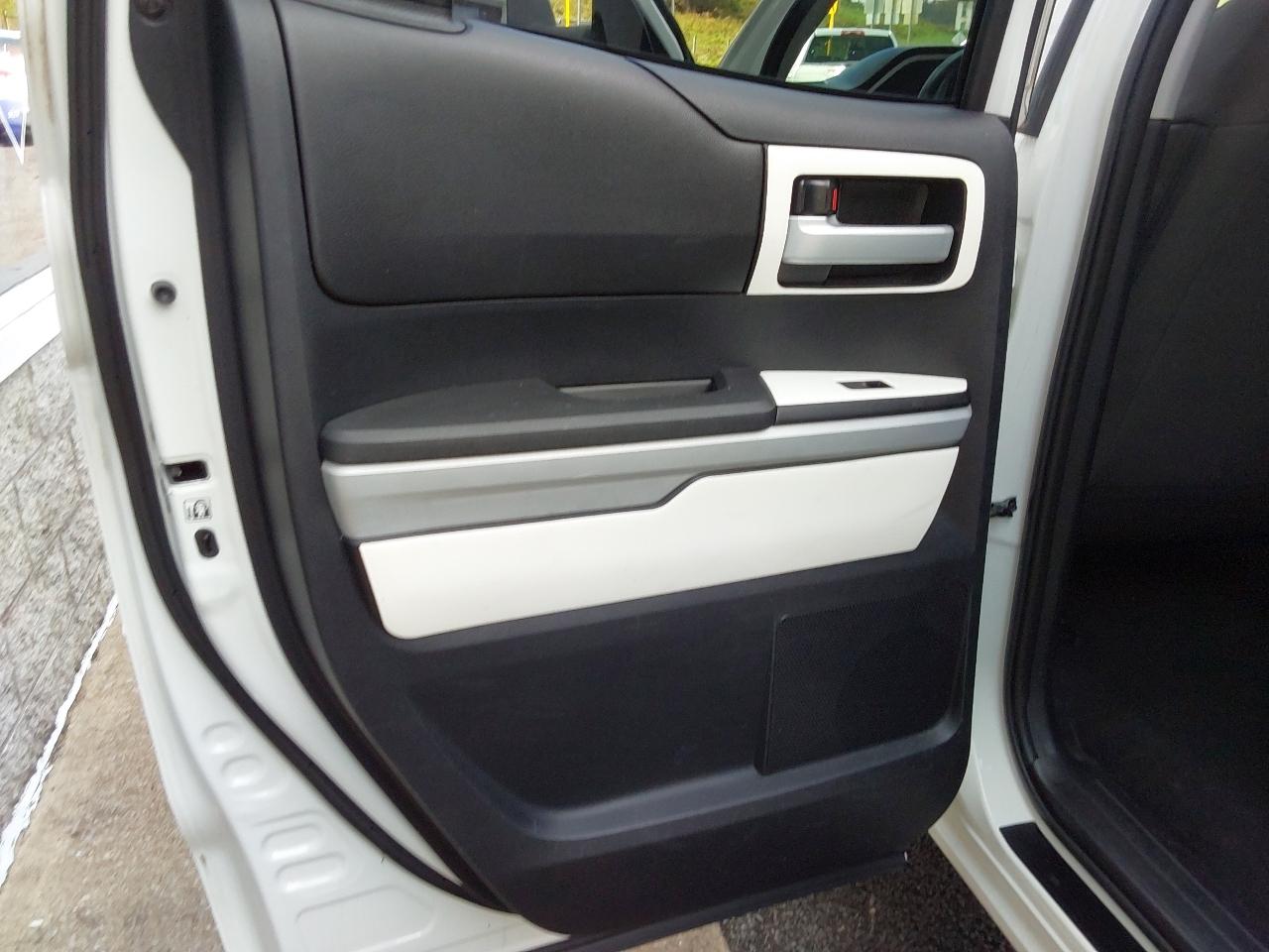 Toyota Tundra 4WD Truck Double Cab 5.7L V8 6-Spd AT TRD Pro (Natl) 2016