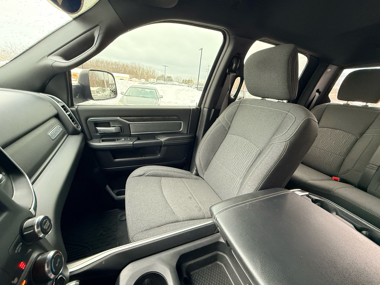 RAM 2500 Big Horn 4x4 Crew Cab 6'4" Box 2019