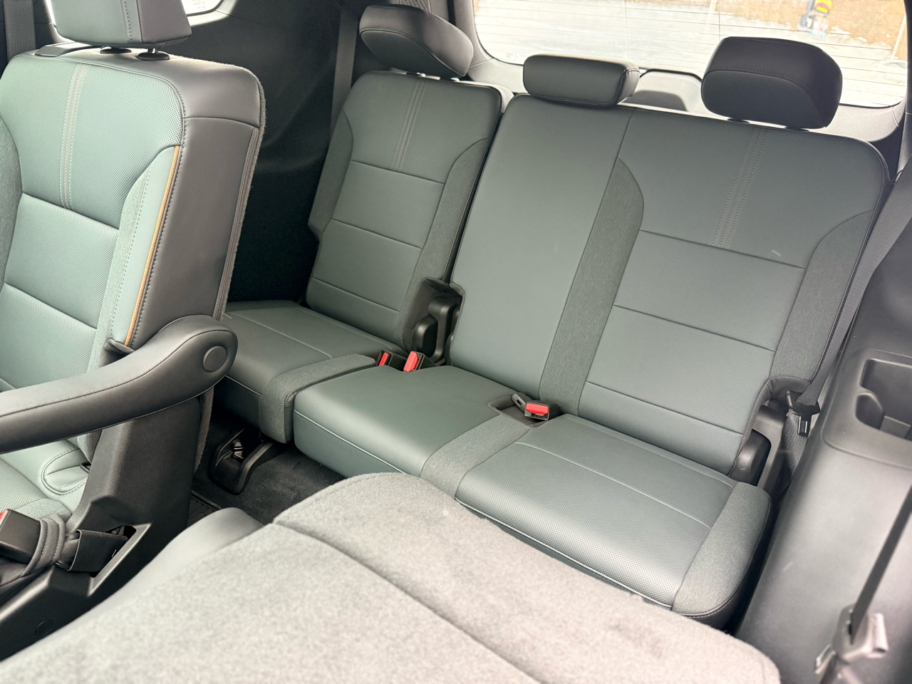 GMC Acadia AWD 4dr AT4 2024