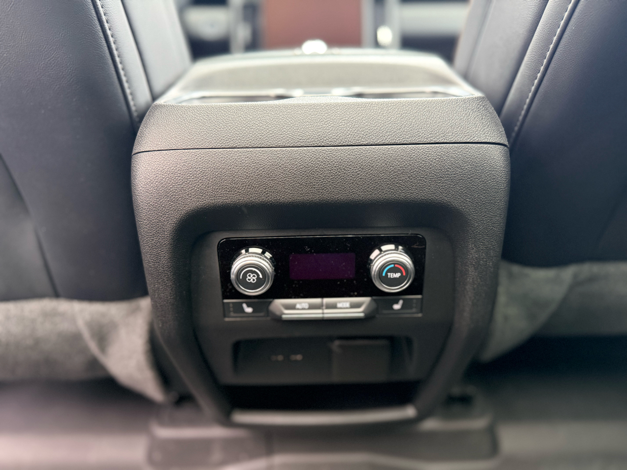 GMC Acadia AWD 4dr AT4 2024