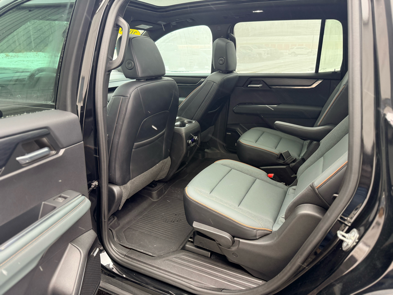 GMC Acadia AWD 4dr AT4 2024