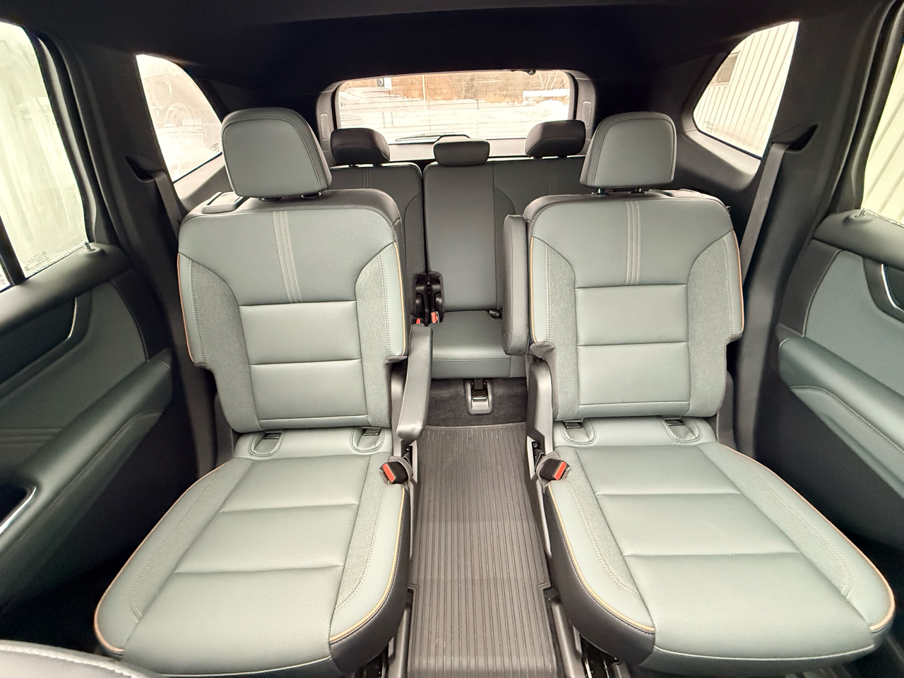 GMC Acadia AWD 4dr AT4 2024