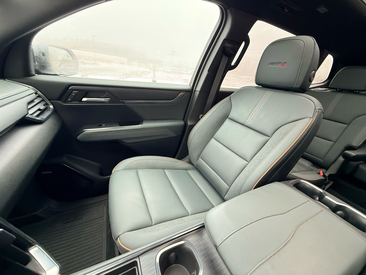 GMC Acadia AWD 4dr AT4 2024