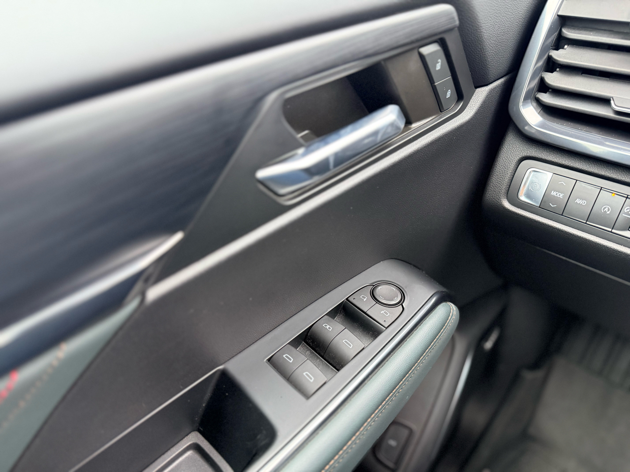 GMC Acadia AWD 4dr AT4 2024