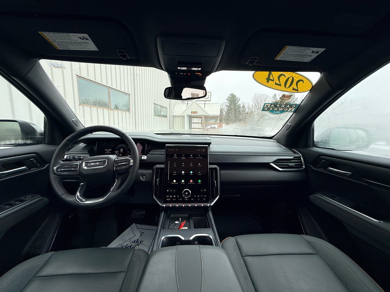 GMC Acadia AWD 4dr AT4 2024