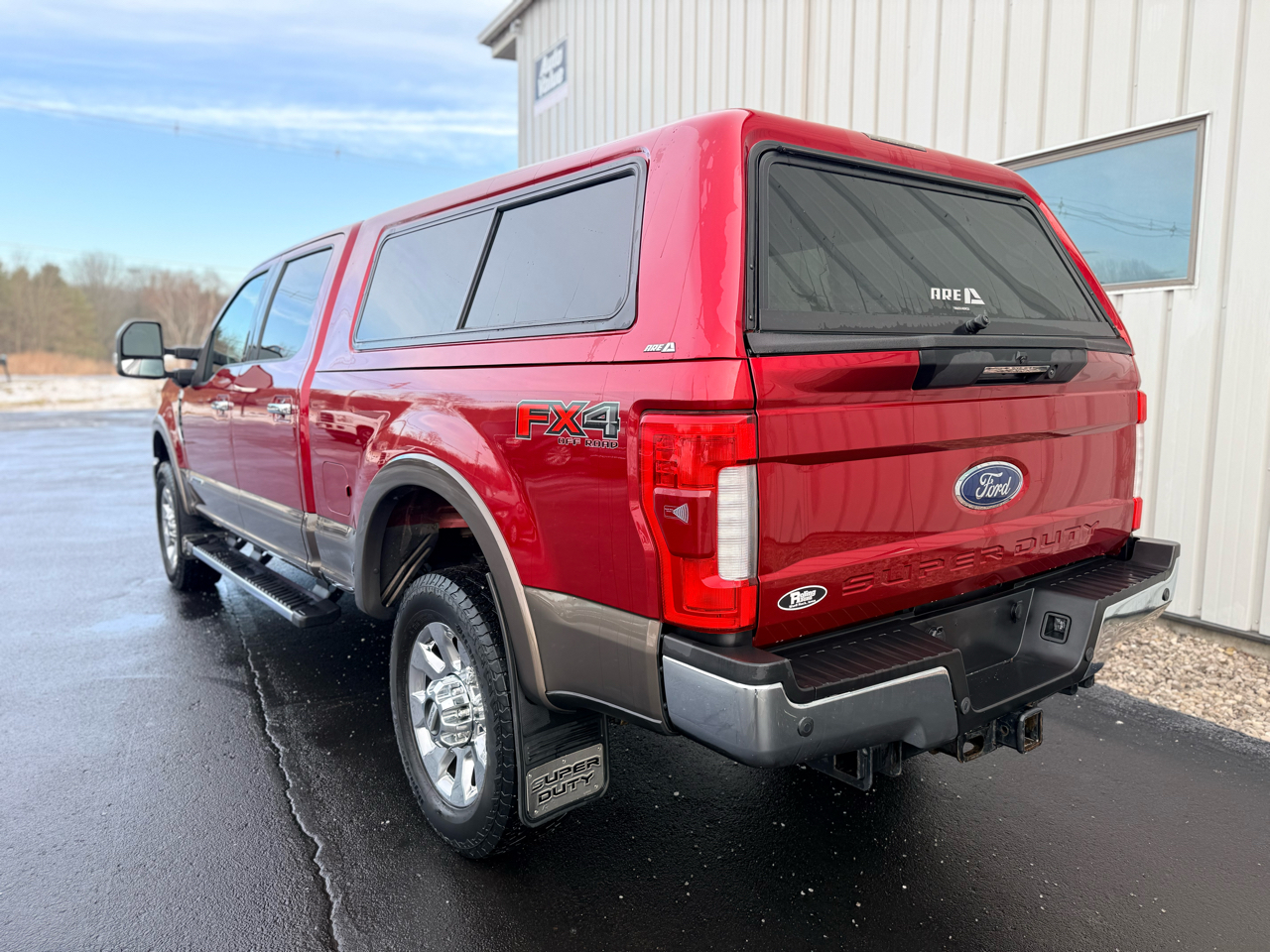 Ford Super Duty F-350 SRW Lariat 4WD Crew Cab 6.75' Box 2017