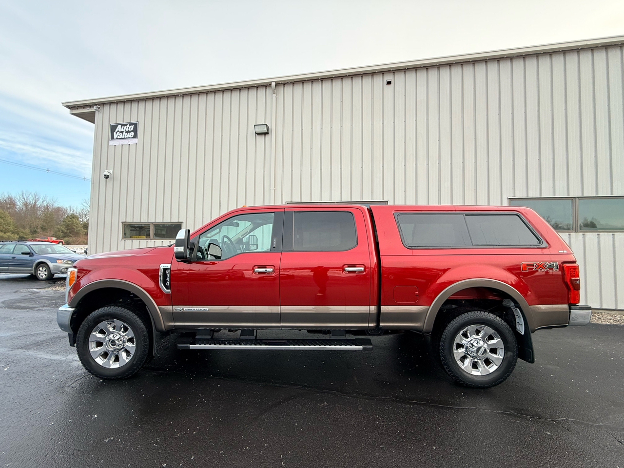 Ford Super Duty F-350 SRW Lariat 4WD Crew Cab 6.75' Box 2017