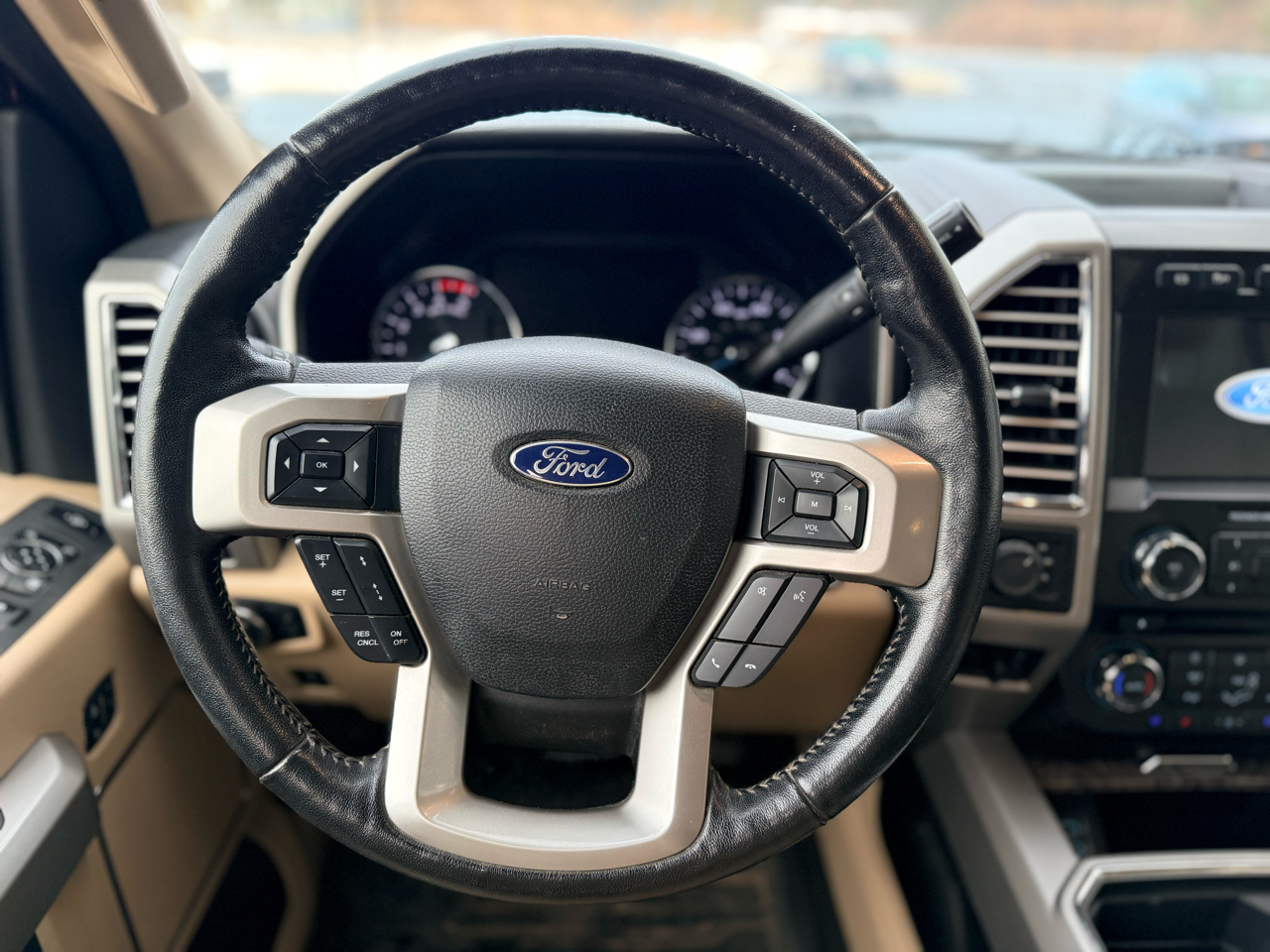 Ford Super Duty F-350 SRW Lariat 4WD Crew Cab 6.75' Box 2017