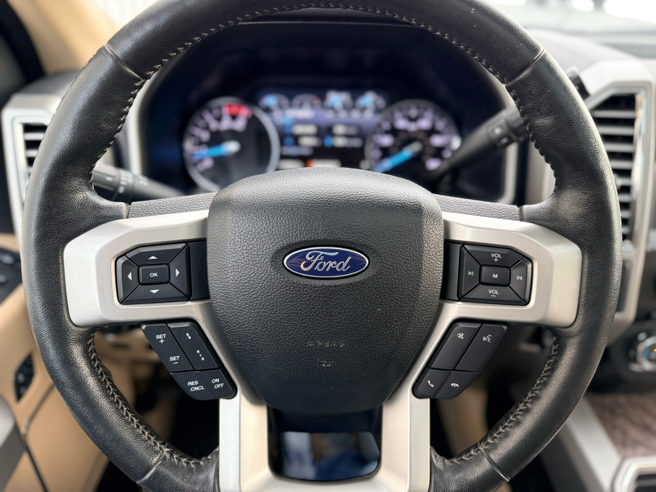 Ford Super Duty F-350 SRW Lariat 4WD Crew Cab 6.75' Box 2017