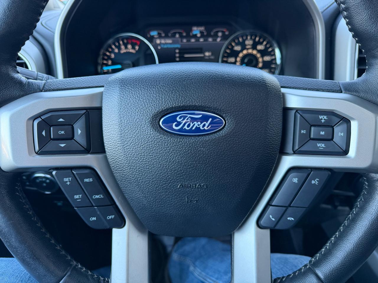 Ford F-150 4WD SuperCrew 145" Lariat 2020