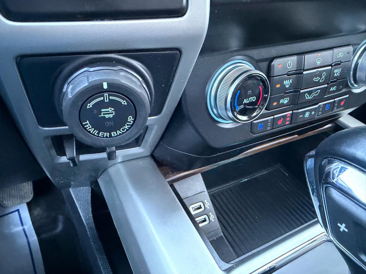 Ford F-150 4WD SuperCrew 145" Lariat 2020