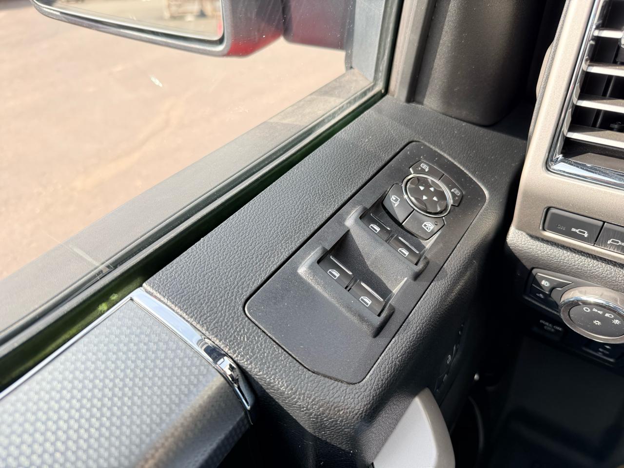 Ford F-150 4WD SuperCab 145" Lariat 2015