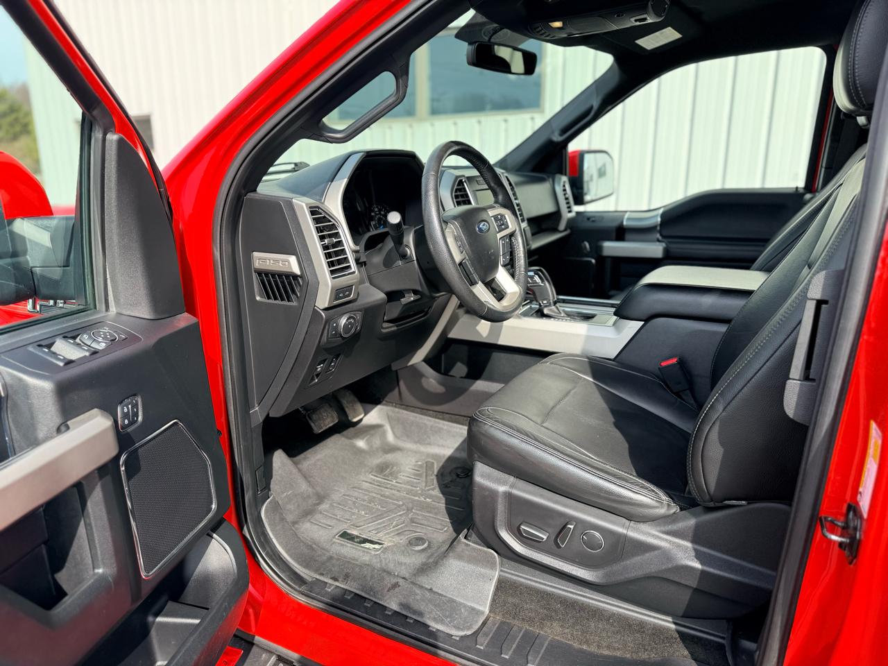 Ford F-150 4WD SuperCab 145" Lariat 2015